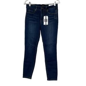 Women's NWT Tahari Classic‎ Skinny Jeans 4 27 darker wash Rayon Denim